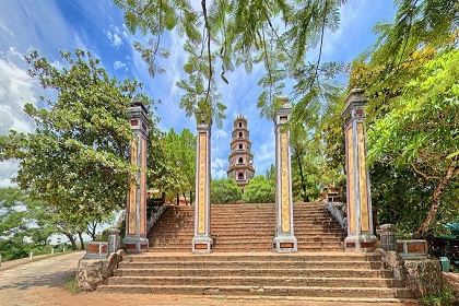 Thien-Mu-pagoda-in-Hue-Vietnam-1